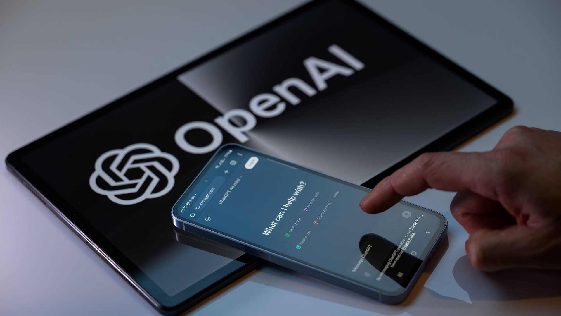 一周AI大事：英伟达市值首破5万亿，OpenAI重组(图3)