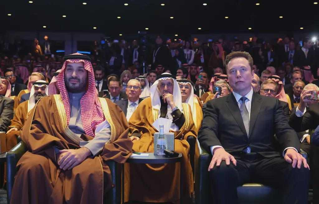 马斯克抱上沙特“顶级大腿”，500MW数据中心砸