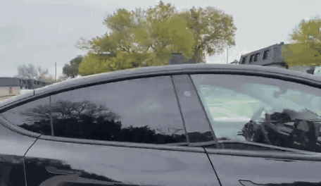 马斯克彻底放手,得州惊现“幽灵车”!特斯拉股(图1) 马斯克彻底放手,得州惊现“幽灵车”!特斯拉股(图1)