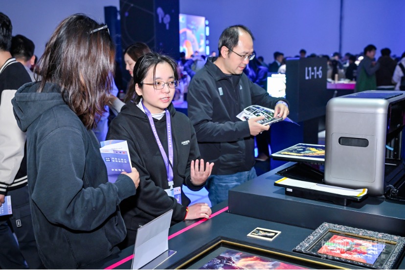 多品类齐发，AI内化于芯，安克以智能硬件矩阵亮相「中国 CES」(图1)