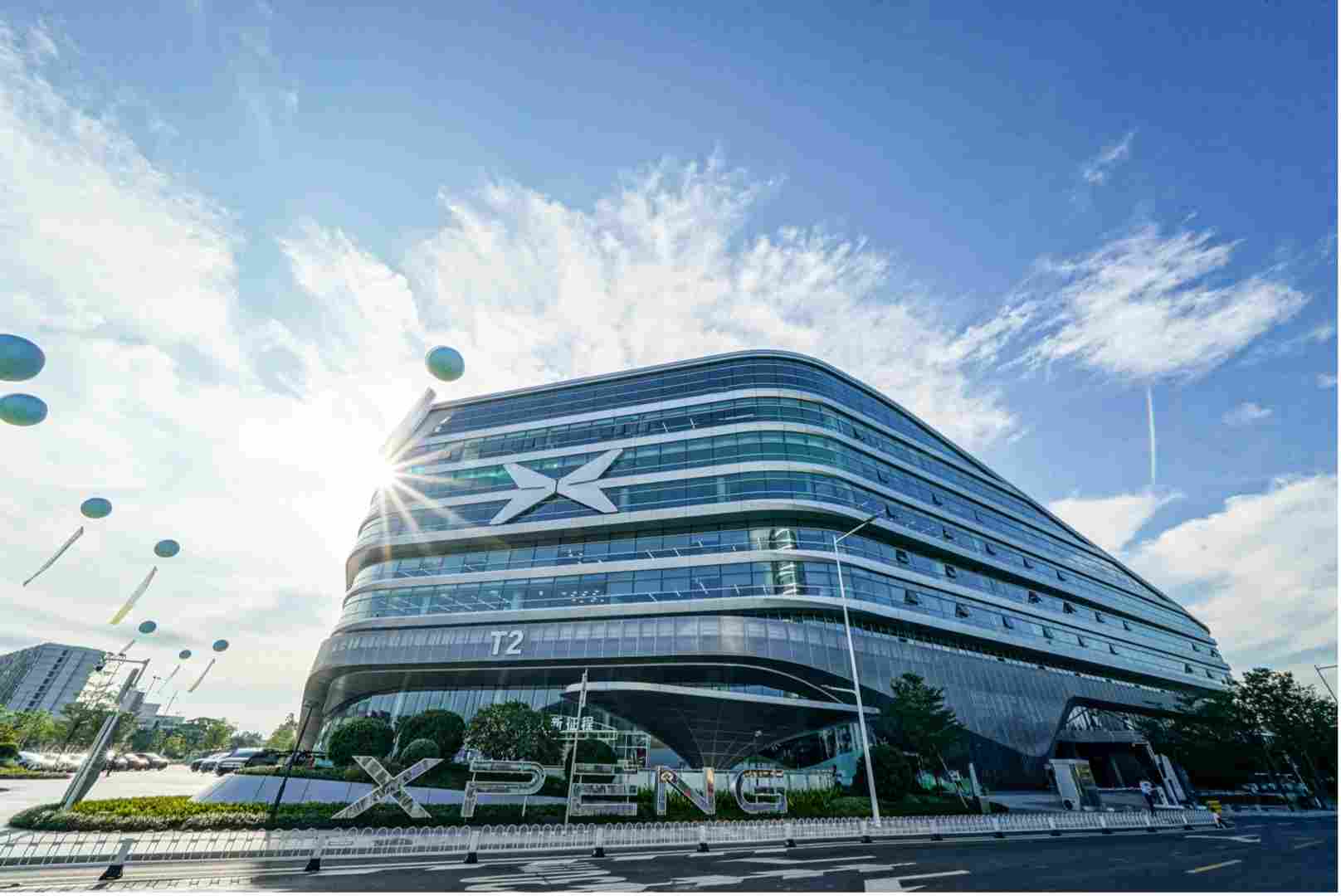 小鹏 AI 科技智造之旅正式开放，P7+第十万台整车同步下线交付(图3)