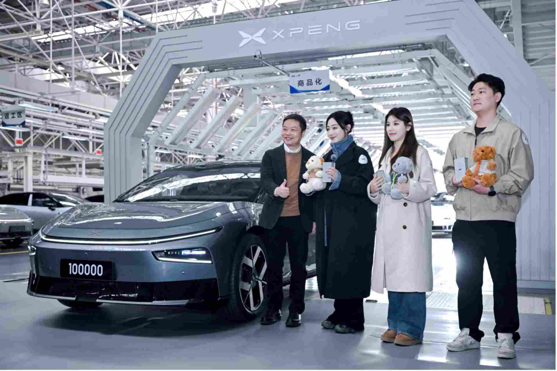 小鹏 AI 科技智造之旅正式开放，P7+第十万台整车同步下线交付(图5)