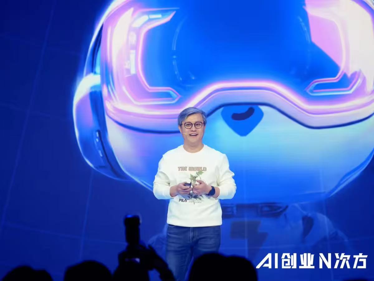 前阿里钉钉最年轻副总裁AI项目攀峰智能获数千万投资， 致力于打造面向未来电商时代的AI Shopify(图1)