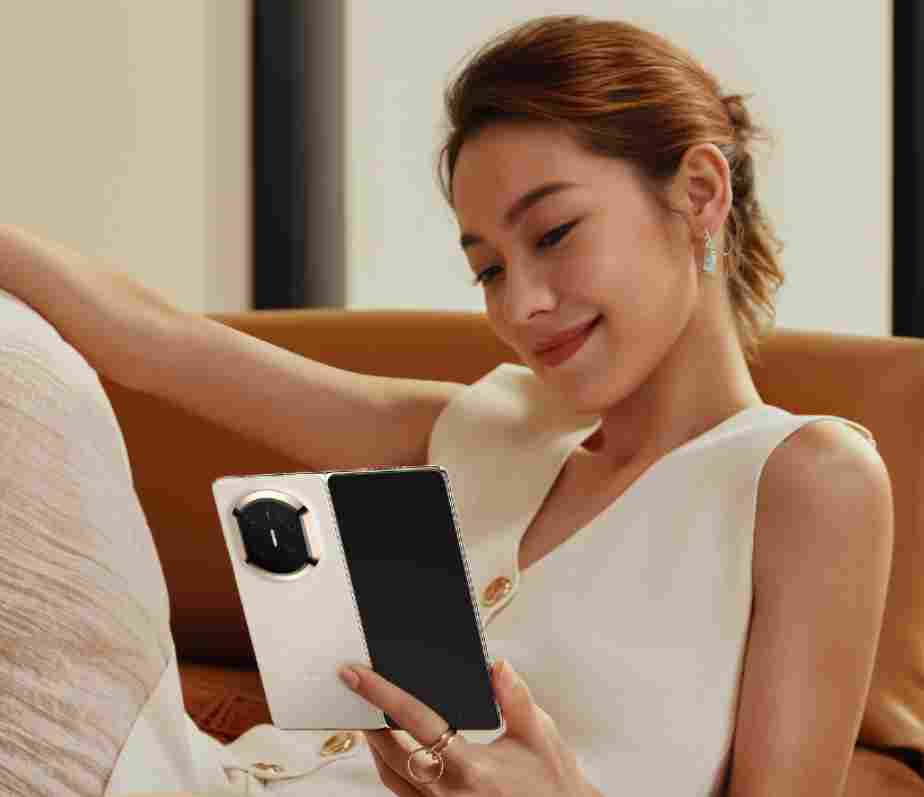 华为 Mate X7：轻薄手感+全能体验，2025 折叠屏旗舰的终极答案(图1)