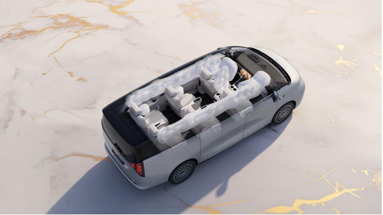 26.98 万,吉利银河 V900 把旗舰 MPV 的价格门槛拆了(图5) 26.98 万,吉利银河 V900 把旗舰 MPV 的价格门槛拆了(图5)