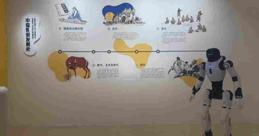 光明乳业迎新发布会启幕,智元灵犀 X2「米克」惊喜亮相(图4) 光明乳业迎新发布会启幕,智元灵犀 X2「米克」惊喜亮相(图4)