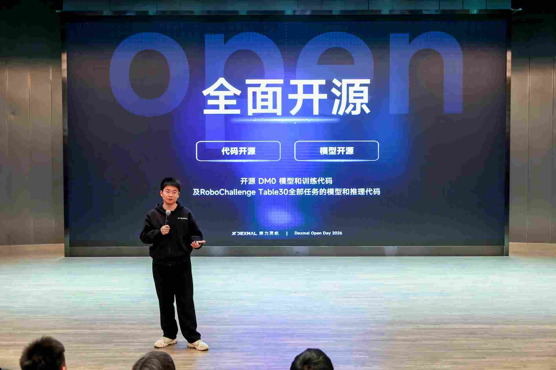 模型、框架、应用量产工作流，原力灵机三箭齐发，开启具身智能元年(图2)