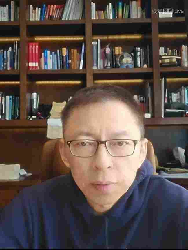 人类能与AI恋爱吗？索马里客机突发故障后奇迹迫降？《张朝阳的英语课》分享国际热点(图1)