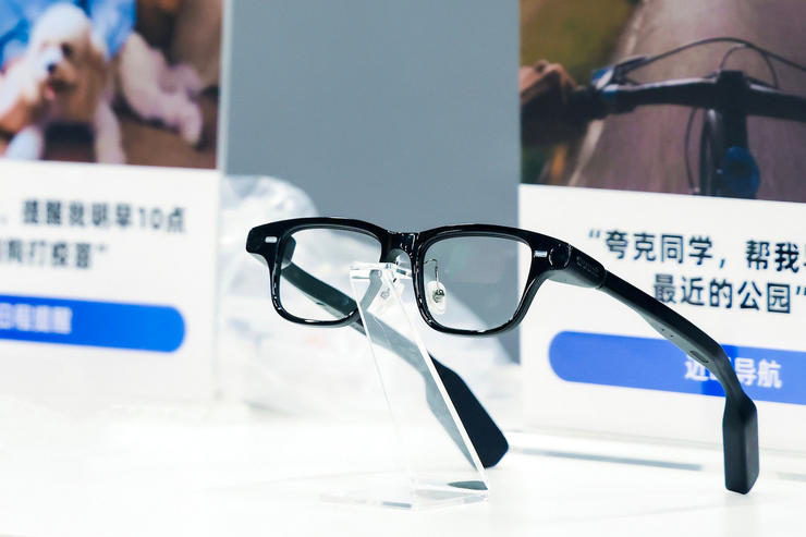 千问抢占AI硬件入口 将在巴展发布AI眼镜(图1)