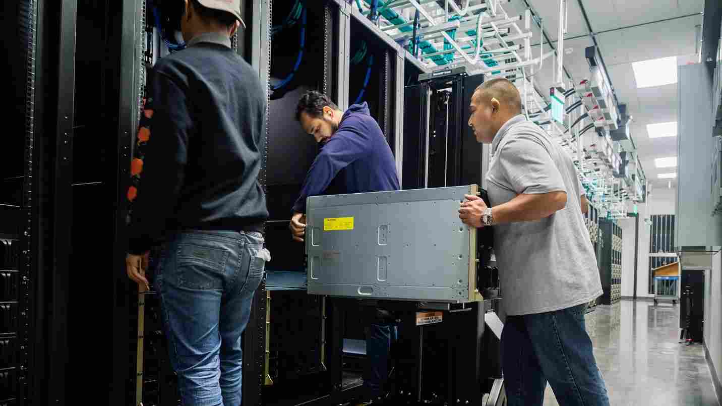 黄仁勋罕见发文：AI 是一块「五层蛋糕」(图9)