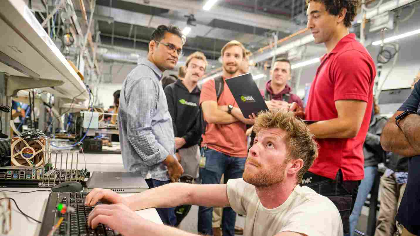 黄仁勋罕见发文：AI 是一块「五层蛋糕」(图11)