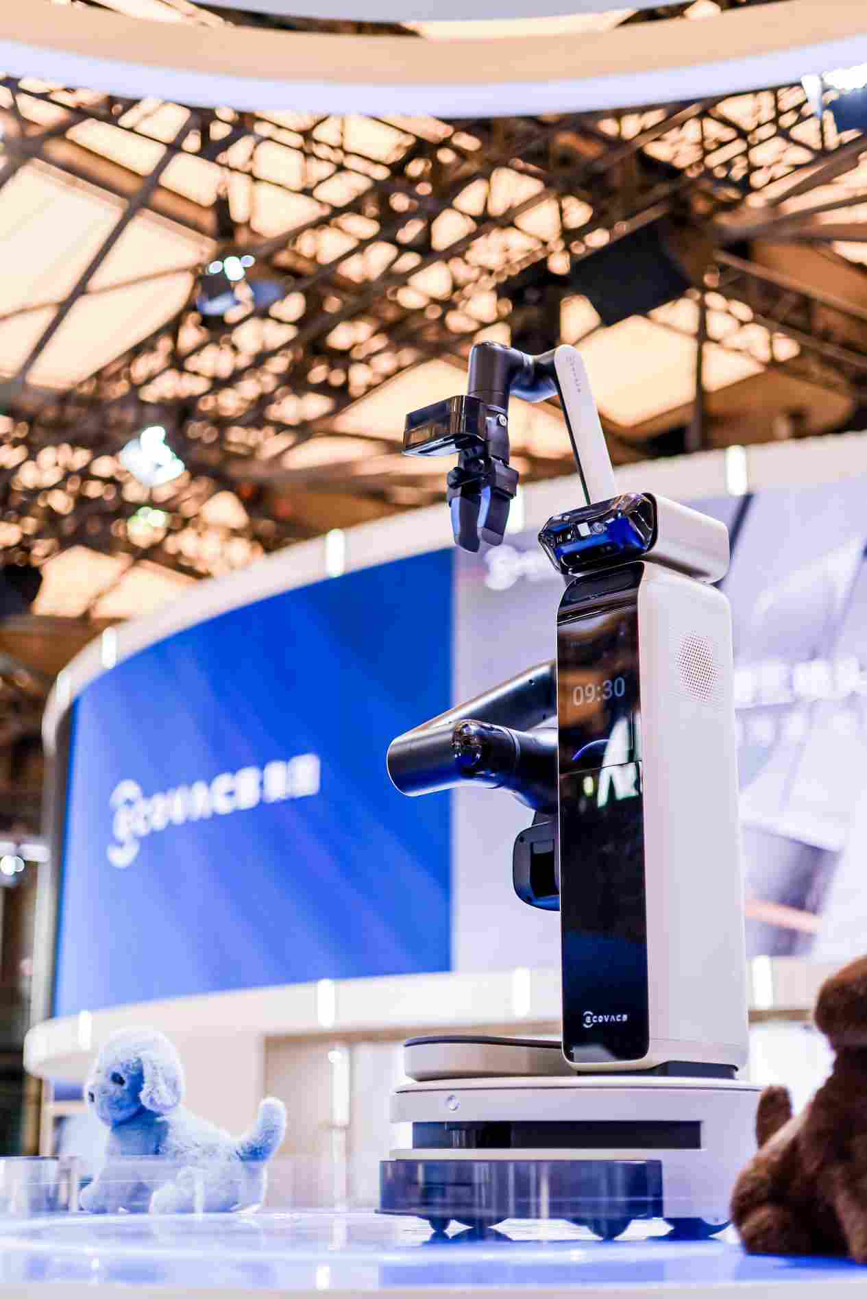 科沃斯锚定具身智能元年,AWE2026 解锁全场景服务机器人新生态(图9) 科沃斯锚定具身智能元年,AWE2026 解锁全场景服务机器人新生态(图9)