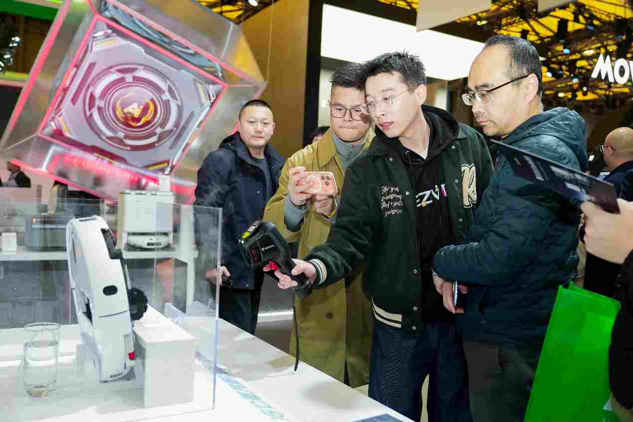 萤石Stella星辰系列震撼发布!全球首创双擎双热活水洗地 解锁AI清洁新高度(图8) 萤石Stella星辰系列震撼发布!全球首创双擎双热活水洗地 解锁AI清洁新高度(图8)