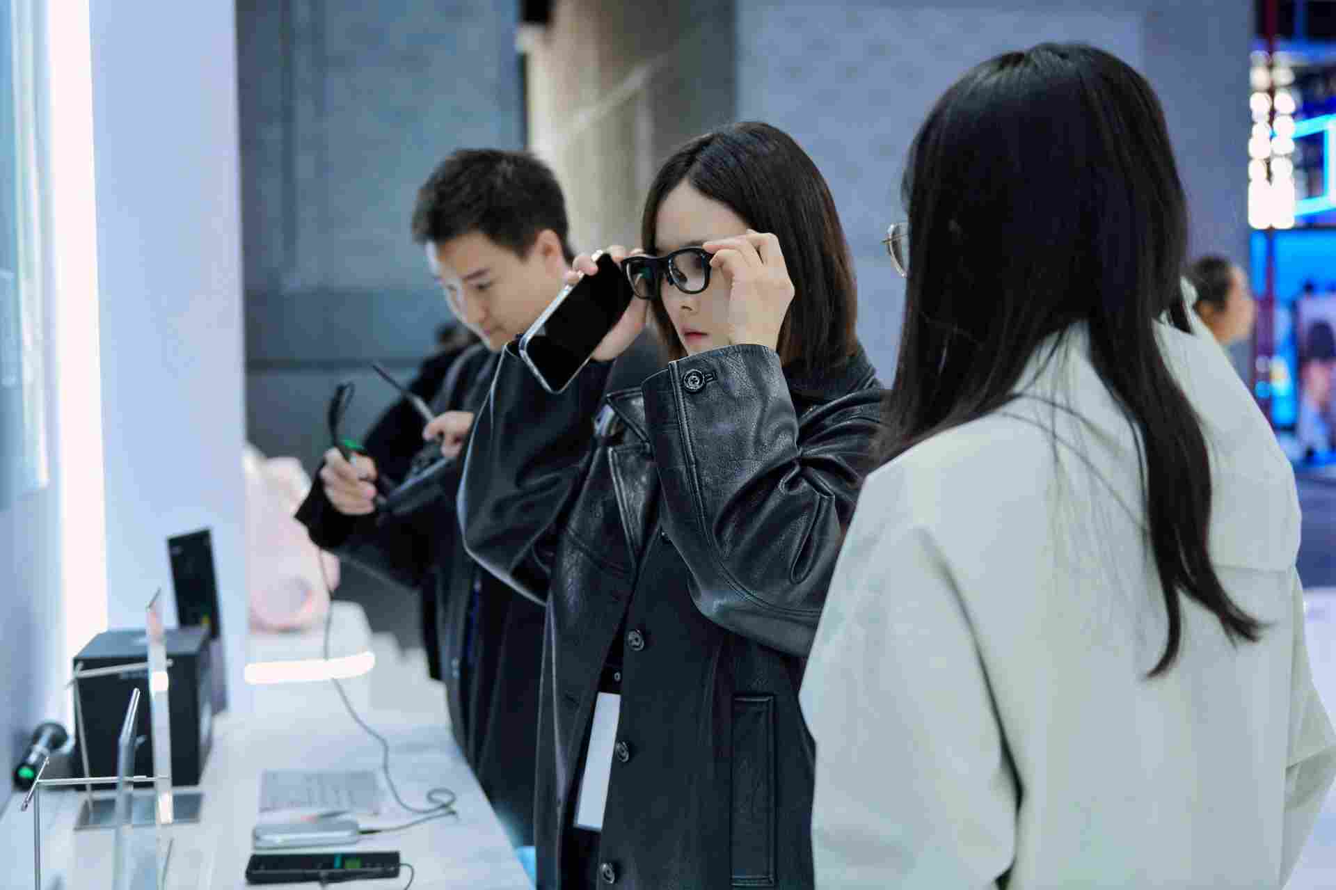 雷鸟创新 AWE 2026 三连发:首发 AR 扫街榜、DC 联名款亮相、斩获艾普兰创新奖(图4) 雷鸟创新 AWE 2026 三连发:首发 AR 扫街榜、DC 联名款亮相、斩获艾普兰创新奖(图4)