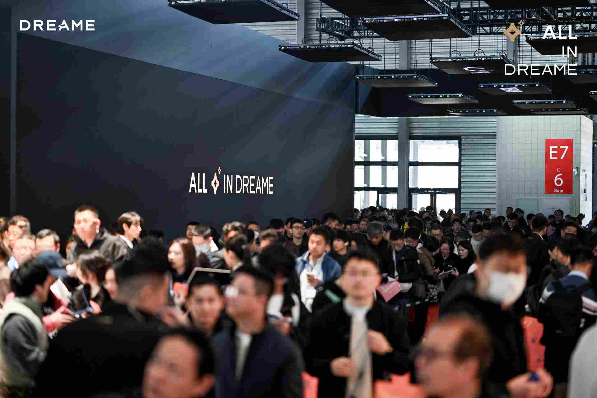 追觅馆单日人流量破 10 万，登顶 AWE 人气之最