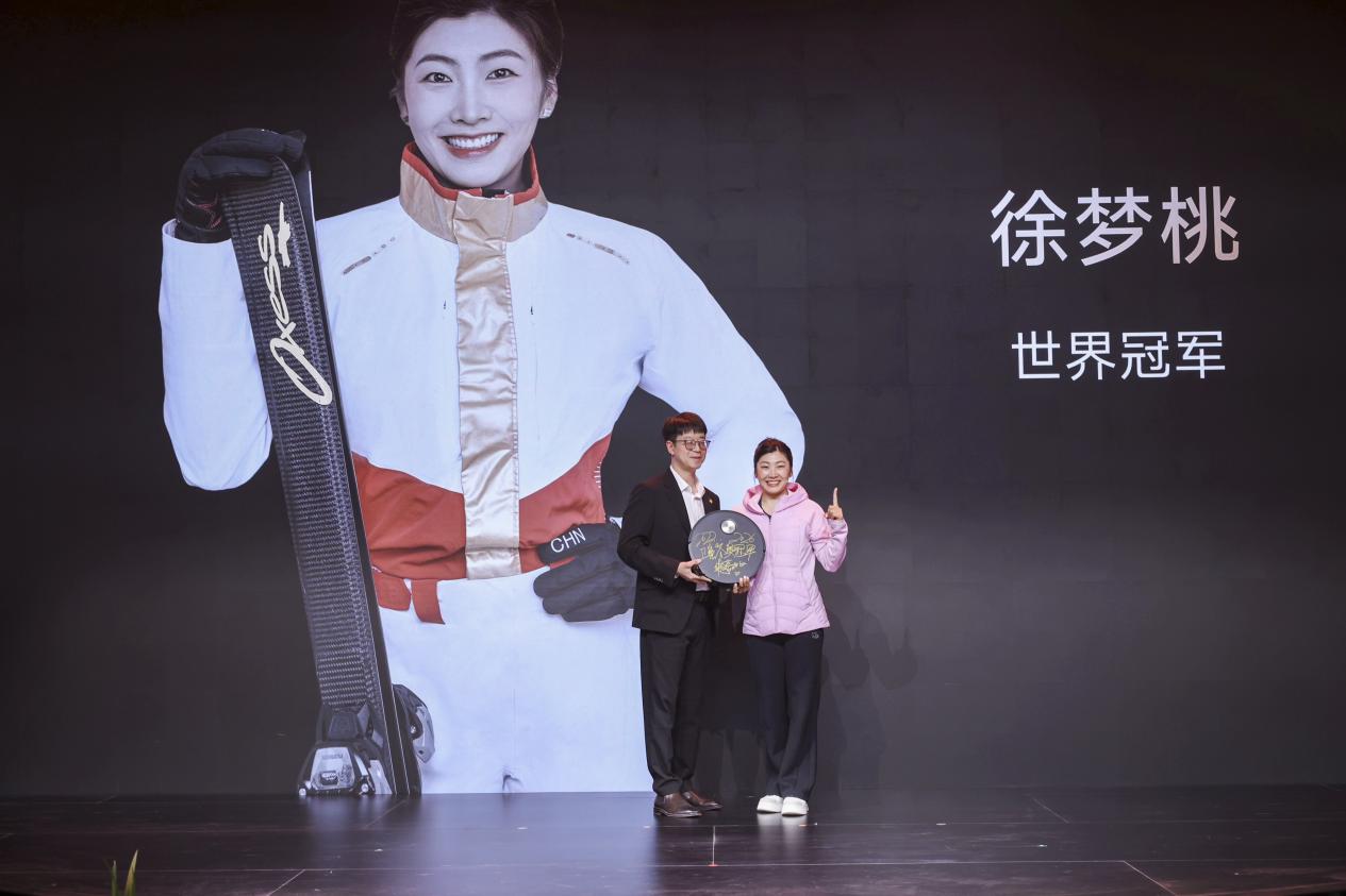 奥运冠军徐梦桃亮相追觅扫地机发布会，两大「世界冠军」同框引爆 AWE(图3)