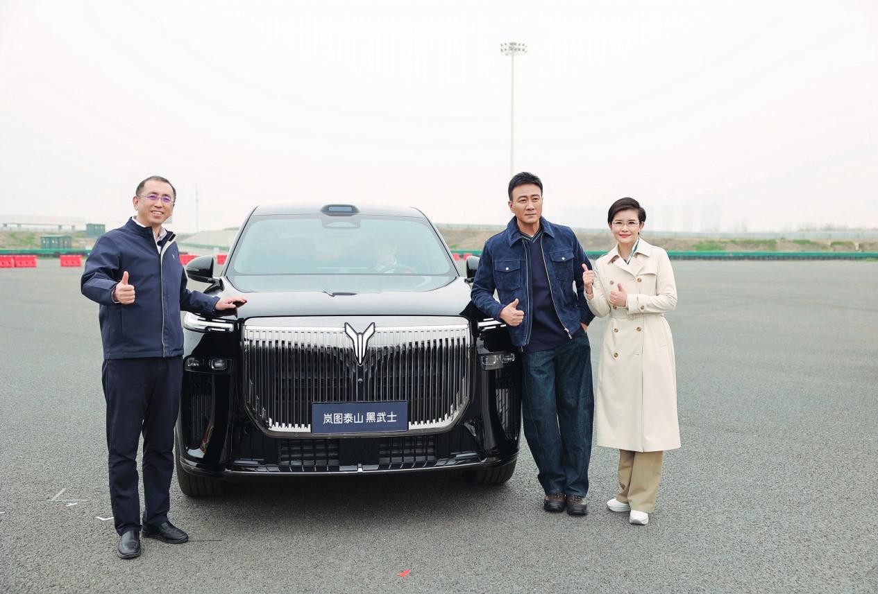 全球首款896线激光雷达SUV上场即王炸，硬汉胡军验完直接下单(图5)