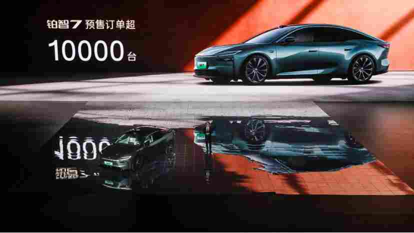 广汽丰田「掀桌子」了！14.78 万起，铂智 7 带着鸿蒙座舱和双腔空悬，要给市场来一次「硬着陆」(图2)