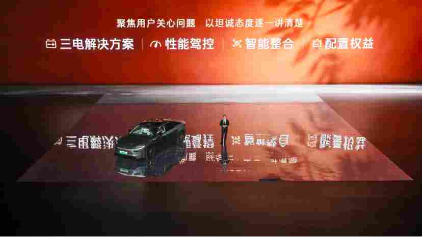广汽丰田「掀桌子」了！14.78 万起，铂智 7 带着鸿蒙座舱和双腔空悬，要给市场来一次「硬着陆」(图3)