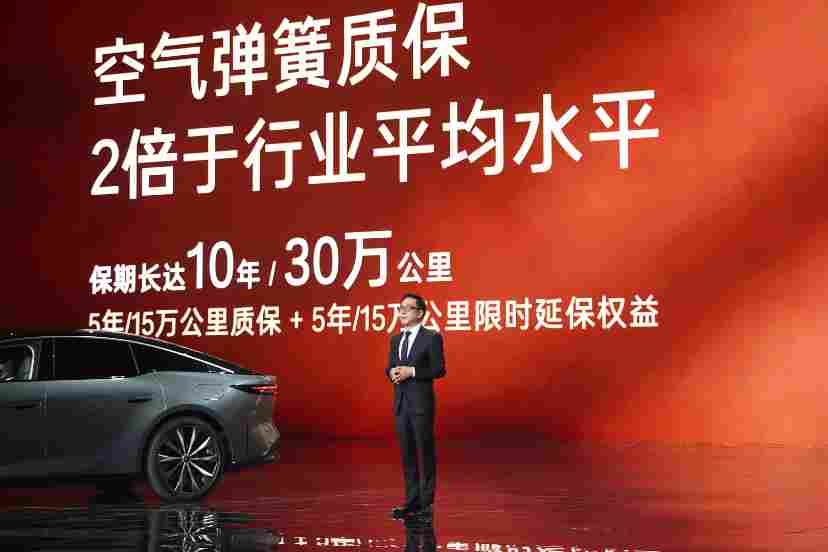 广汽丰田「掀桌子」了！14.78 万起，铂智 7 带着鸿蒙座舱和双腔空悬，要给市场来一次「硬着陆」(图6)