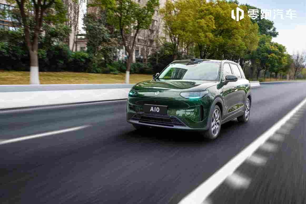 10 万内首搭「车位到车位」，零跑 A10 开启纯电小车 3.0 时代(图2)