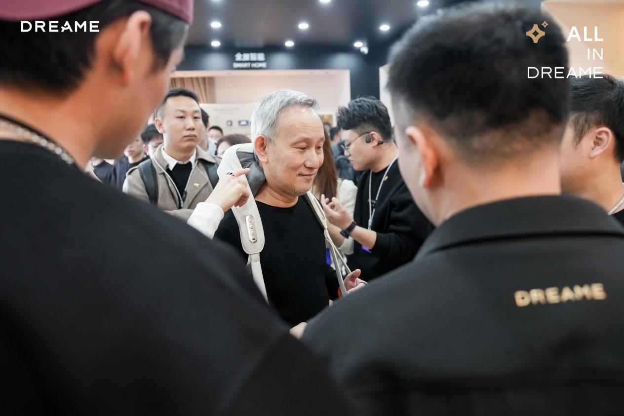 破局同质化内卷 追觅 N40pro 肩颈按摩器以首创可更换按摩头技术解锁个护赛道 B 端新增量(图5)