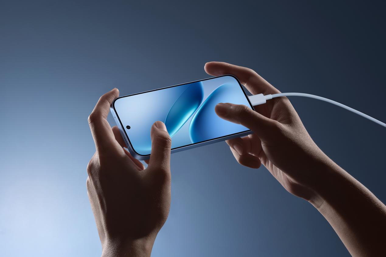 黄金中屏 + 旗舰双芯，iQOO Z11 Turbo 重新定义中端机全能体验(图3)