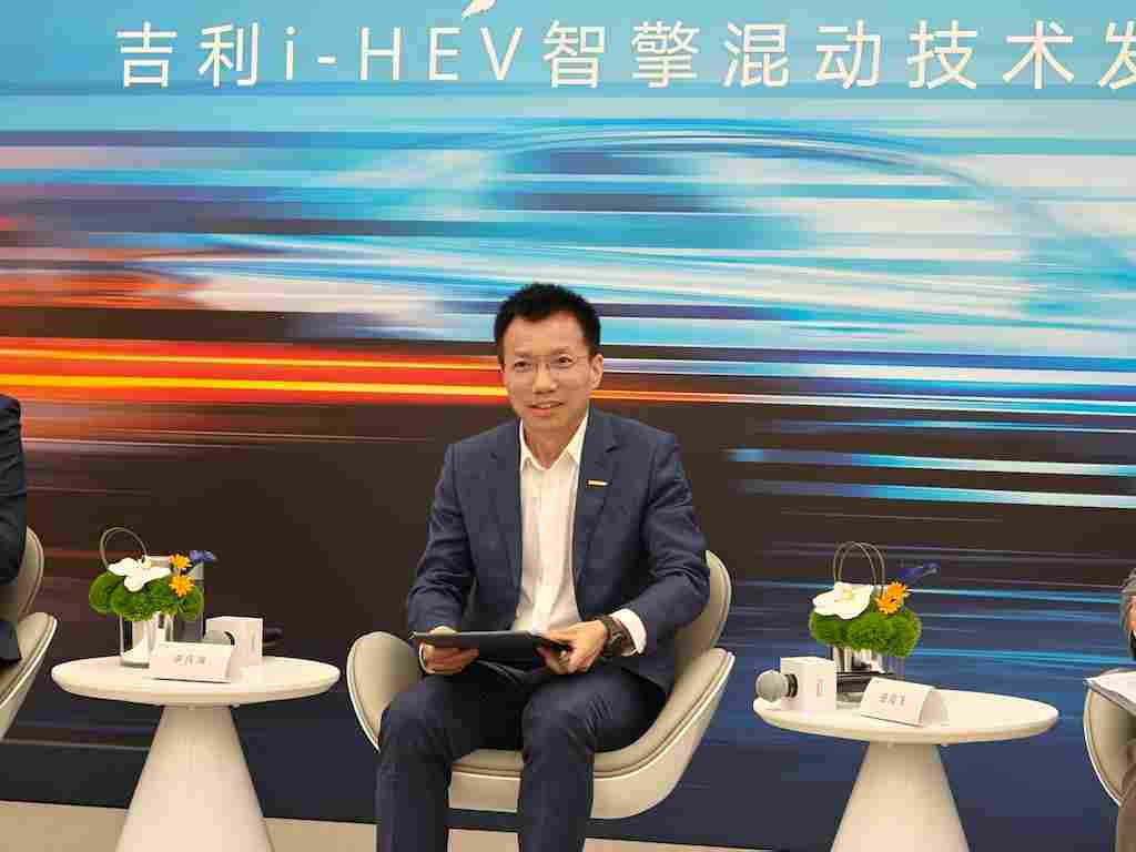 吉利三位高管同时回应：为什么在插混最火的时候，去做一台不插电的混动车(图4)